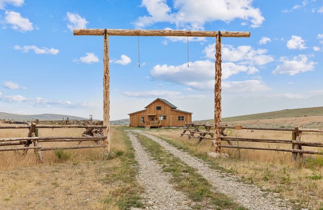 Rustic Barn Retreat in Stevensville, Montana