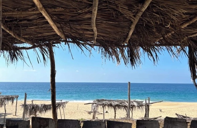 Cabaña rústica con vista al mar