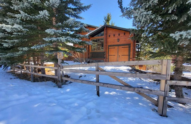 Rustic Cabin for 8 People