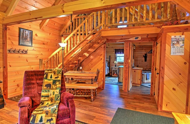 Rustic Dundee Log Cabin w/ Hot Tub & Forest Views!