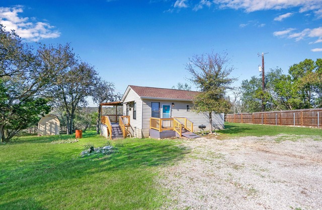 Rustic Hill Country Cottage I San Marcos, Outlet Mall