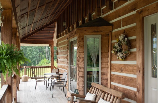 Log Lodge con vistas al lago con vistas a la montaña