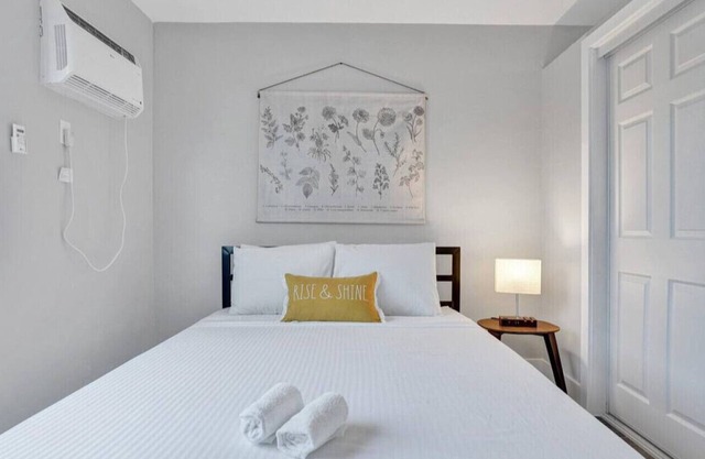 Rustic Retreats: Modern 1BR for 2 guests in the heart of Fort Lauderdale