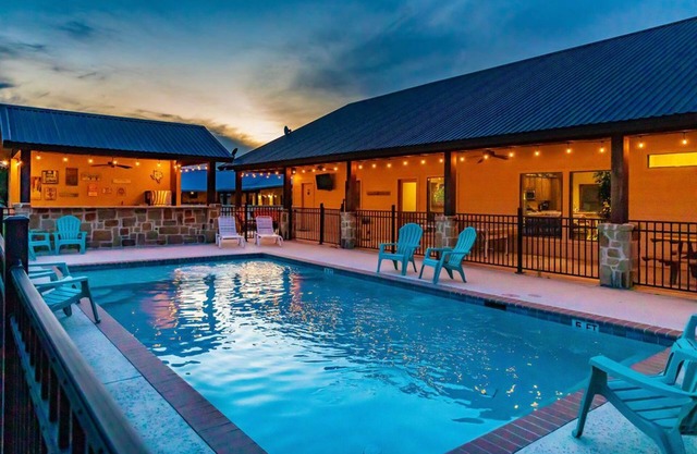 Rustic Riviera Sleeps 28w/5bdrm OptHeatedPool PingPong FREE FrioAccess@ConcanVIP