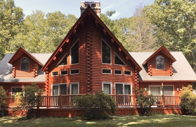 Rustic, Romantic, & Spacious Log Chalet
