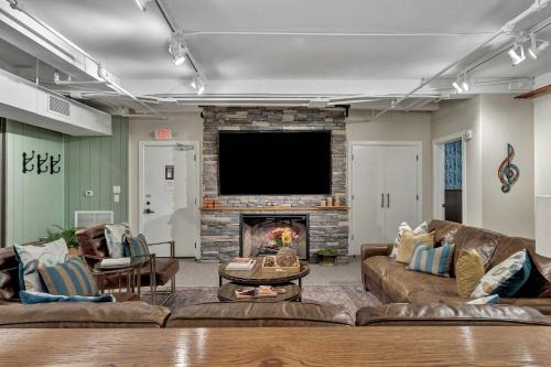 Rustic Suite 6BR by Maddox Hotel
