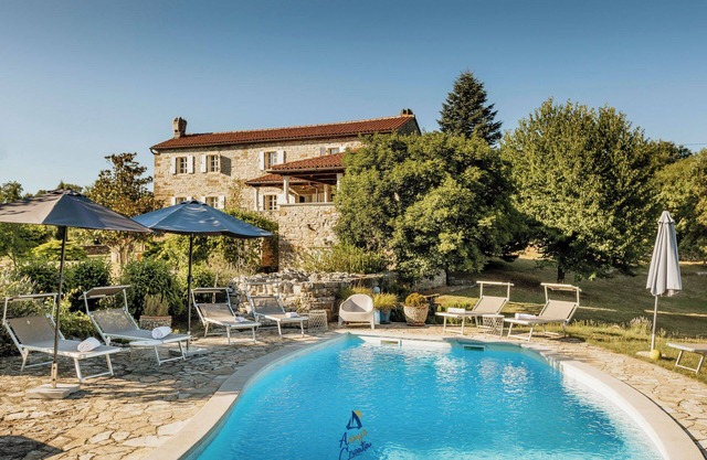 Villa rústica con piscina para hasta 12 huéspedes