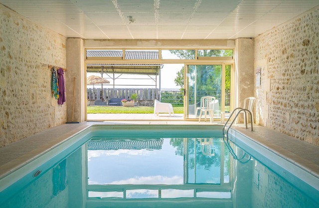 Casita de campo 'Grands Gites 16 Personnes' con terraza privada, jardín privado y Wi-Fi