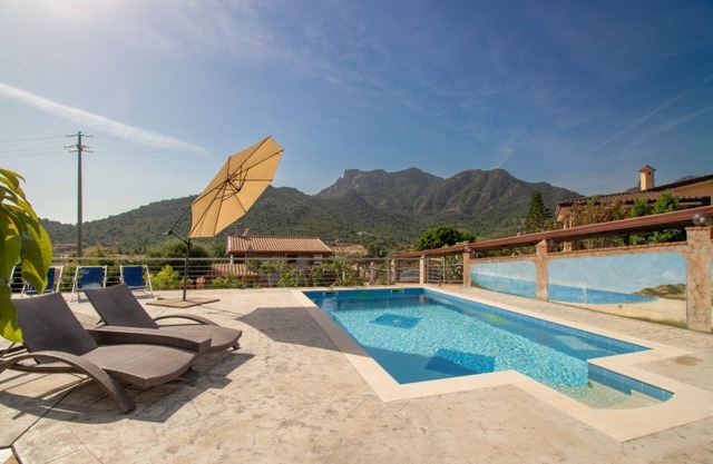 S'Omu and Assunta 1P apartment with terrace and private pool.