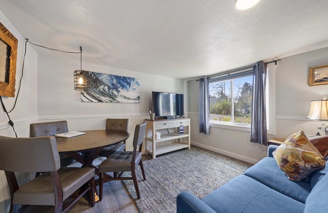 S4 - Kickin Out @ Surf Inn