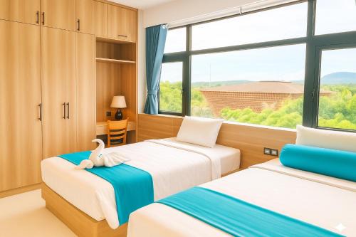 S79 Good and Good Grand World