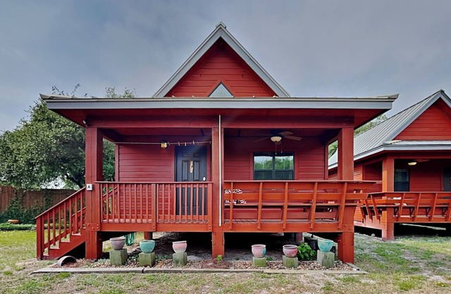 SabaiDii Guesthouse A | Cozy, Downtown Home
