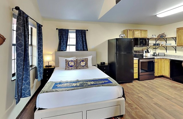 SabaiDii Guesthouse B | Cozy, Garden Views