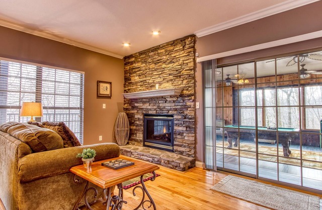 Saddleback Retreat, Hot Tub, Awesome Game Room, $1089 FREE tickets each paid day