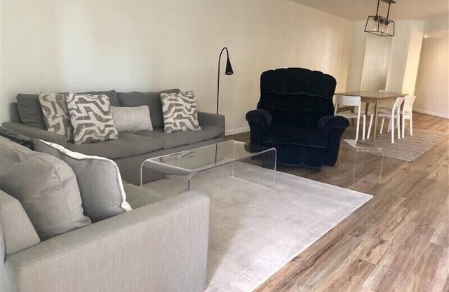 Saida IV Condos - S4907