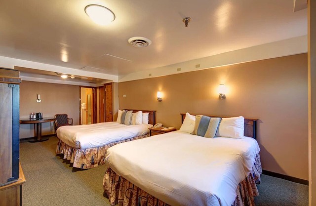 Sail to Comfort! 4 Historic Units, Pets Allowed, Close to Battleship Iowa Museum