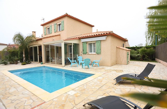 Bonita villa en Saint Cyprien con piscina