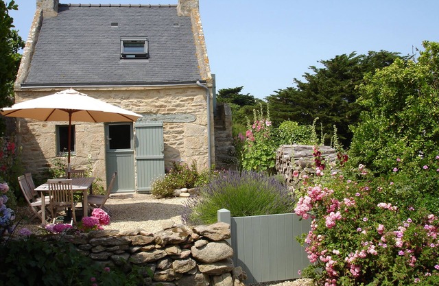 San Pedro Quiberon: El campo junto al mar. Pequeña casa de campo de piedra.