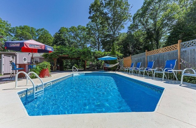 Sal's Place with Pool, Bocce Court, Outdoor dining, Fireplace and Grill