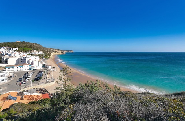 Salema, apartamento de 3 dormitorios con vistas al mar