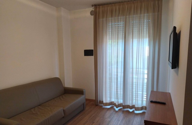 Apartamento Salsedine Viserbella de tres habitaciones con servicio de playa incluido