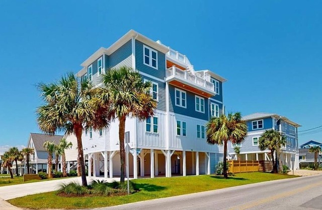 Salt House - Luxury Vacation Home with Private Pool, Elevator, & Much More!