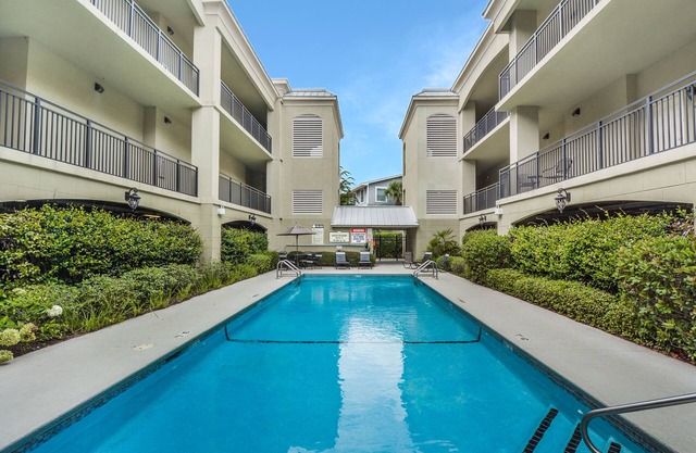 Salt Therapy! Large Studio Unit w/ extra bedroom