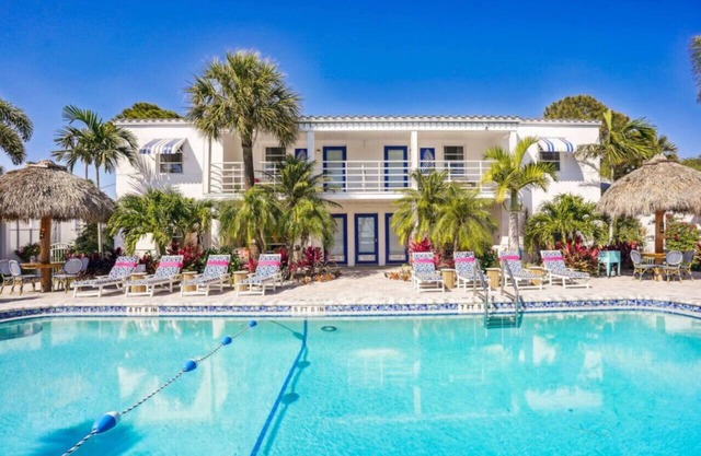 Salt Water Suites - #12 Flamingo