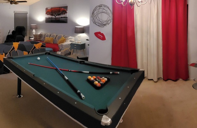 San Antonio Funhouse w/ Pool Table, Arcade & Yard. Great Value for family fun