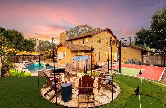 Sleeps 18~Basketball Court~Pool~Playground~Games