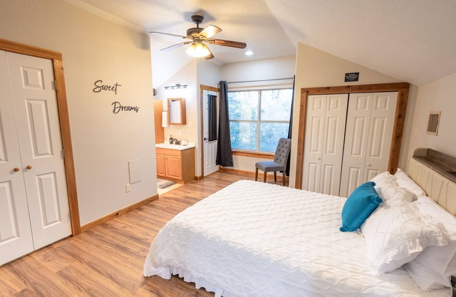 San Marcos 1 bedroom guesthouse. Malls, restaurants, rivers, wedding venue