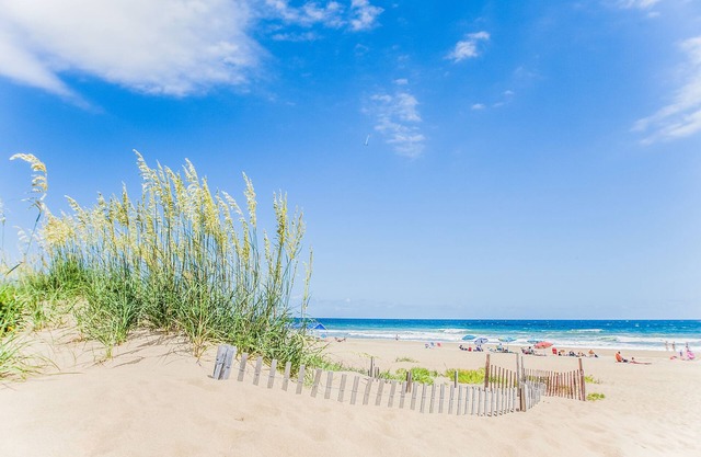 Sandbridge Beach, VA - Cottage - The Best of Beach & Bay!