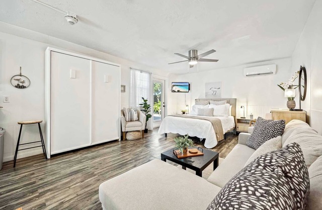 Sandpiper 𓇼 1BR/1BA Across From Beach!