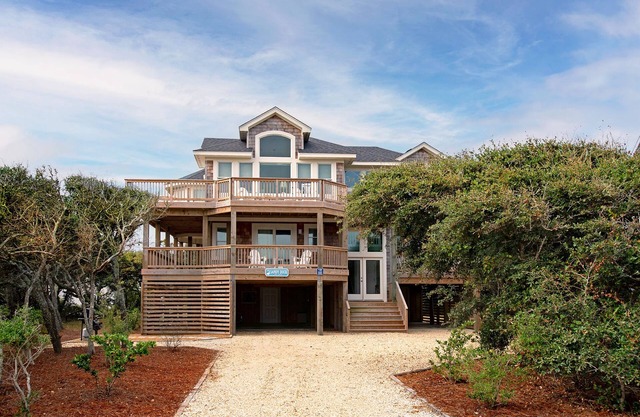 Sandy Duck: Shared Pool, Elevator, Close to Beach