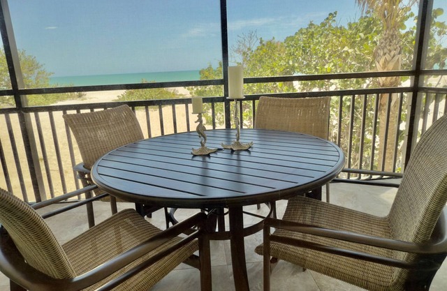 Luxury Waterfront Condo. Steps to the Beach