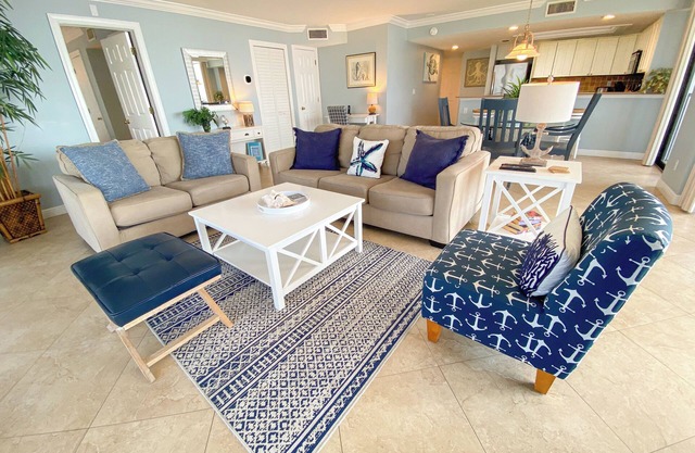 Sanibel Harbour Resort Bay View Tower 237: Waterfront corner condo with comfortable lanai