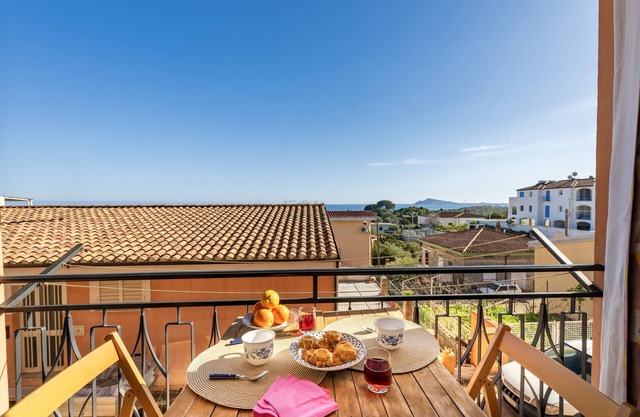 SANTA MARIA NAVARRA CON JARDIN Y VISTA AL MAR
