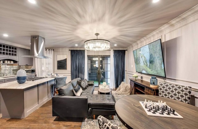 Cozy Condo in Peak's Addition w/ Eight Sleep Bed.