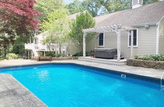 Scenic 4 BR Home with Private Heated Pool, Hot Tub, AC