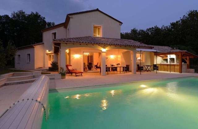 Villa pintoresca con piscina