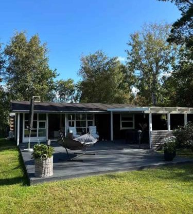 Scenic Holiday Home Near Child-Friendly Beach
