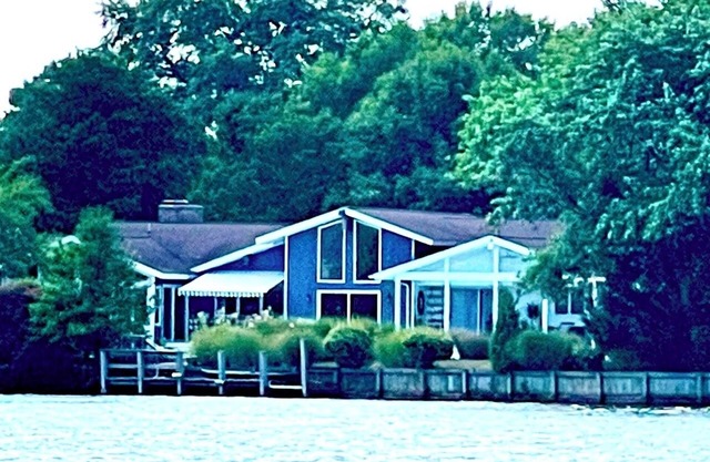 SCENIC LAKEFRONT RETREAT / Pool / King Master / Hidden Gem /