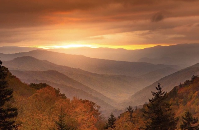 Vistas panorámicas a las montañas, comodidades del hogar, pasos del centro de Gatlinburg