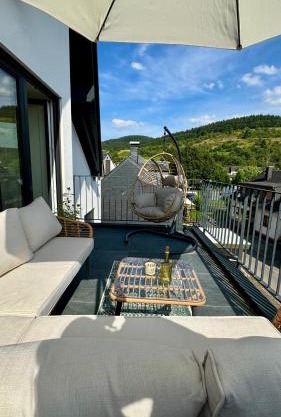 Schickes Penthouse-Apartment mit Weinbergblick