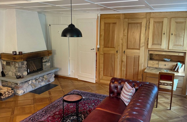 Schweizerhaus Glarus - Historic with charm, ideal for groups and families