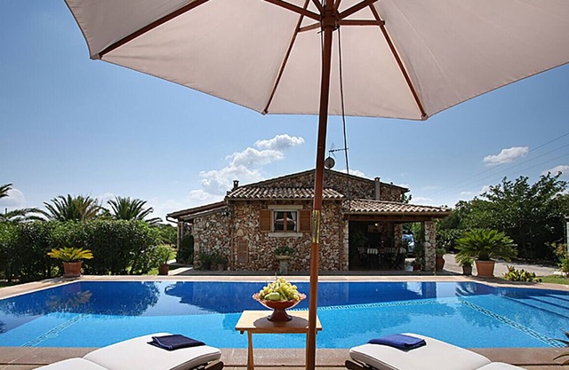 Casa de campo con piscina en un entorno natural bello y tranquilo