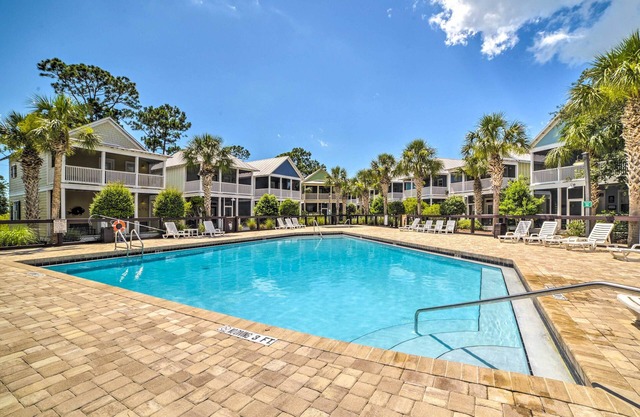 Screened Porch + Beach Access: Port St Joe Cottage