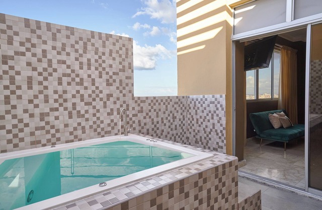 SD 4BR Penthouse Style Paradise 1 + Bonus