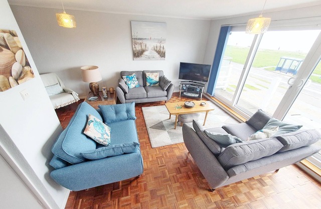 Sea Breeze, Selsey - a town house that sleeps 6 guests in 3 bedrooms