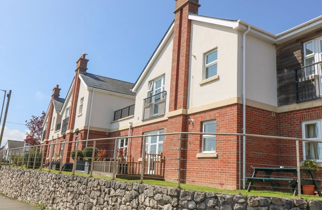 SEA LA VIE, pet friendly, country holiday cottage in Benllech